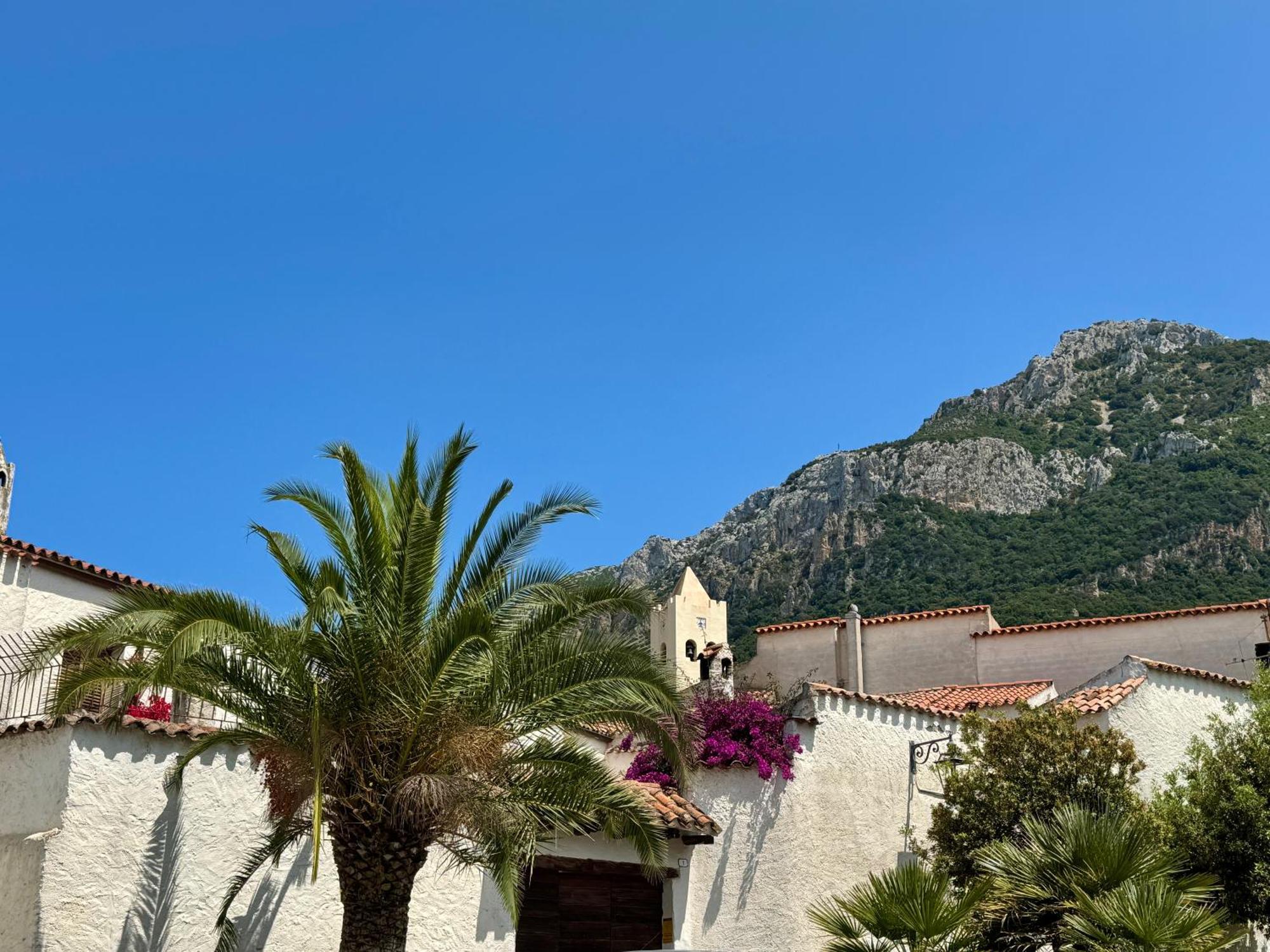 Casa Lia - Independent Apartment In The Gulf Of Orosei Galtellì Exterior foto